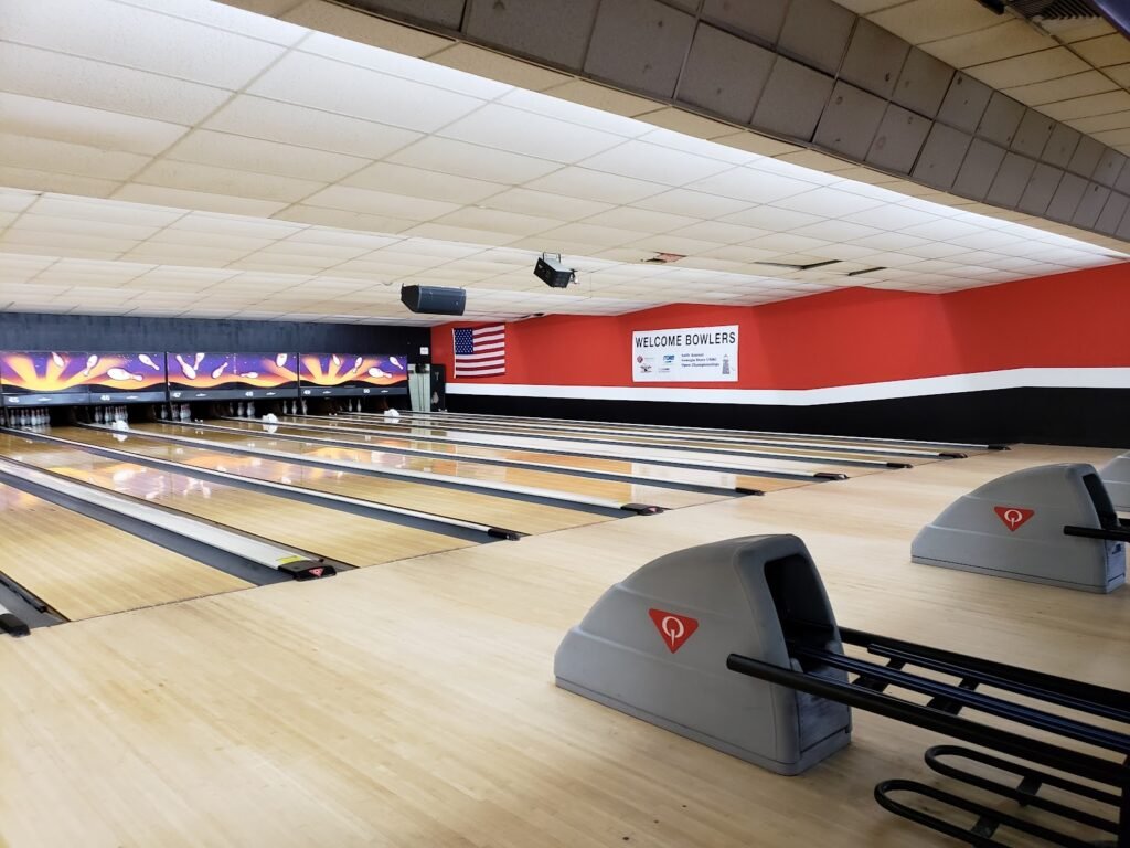 Bowlero Savannah